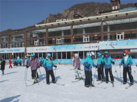 張家口第五屆“萬名學(xué)生上冰雪”活動正式啟動！