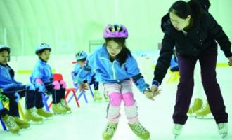 開(kāi)展冰雪課程教育 培育校園冰雪教師 本市推進(jìn)青少年冰雪運(yùn)動(dòng)普及