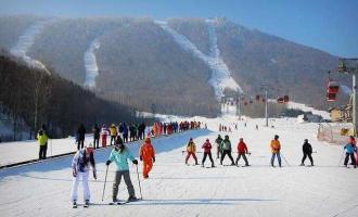 2022年全市冰雪產(chǎn)業(yè)規(guī)模力爭(zhēng)達(dá)300億元