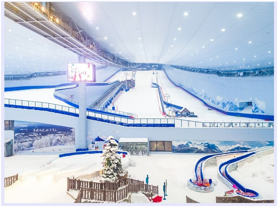 室內(nèi)滑雪場(chǎng)內(nèi)景