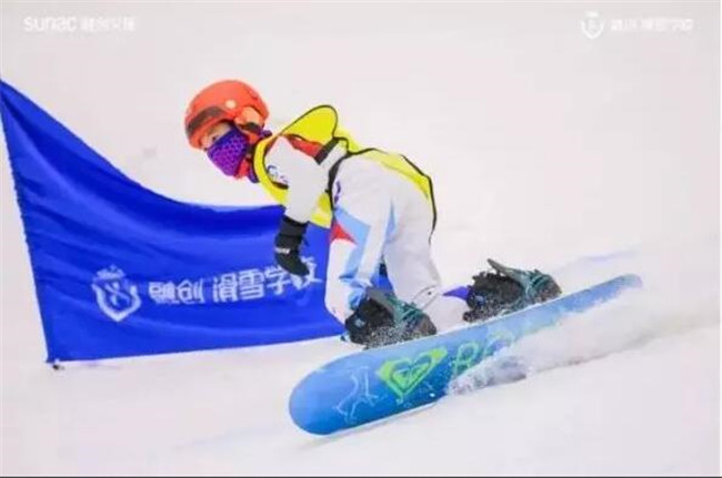 融創(chuàng)滑雪學校2