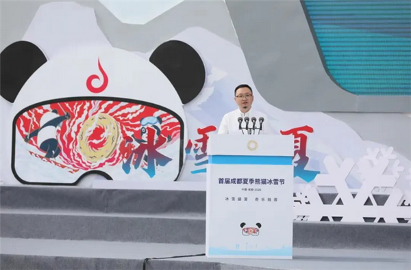 融創(chuàng)中國(guó)執(zhí)行董事、執(zhí)行總裁兼西南區(qū)域集團(tuán)總裁商羽現(xiàn)場(chǎng)致辭