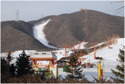 北京昌平軍都山滑雪場(chǎng)高級(jí)雪道