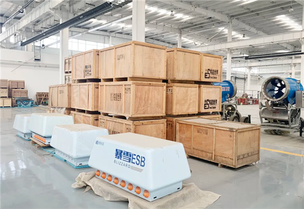 銘星冰雪天津工廠庫房內(nèi)室內(nèi)造雪機