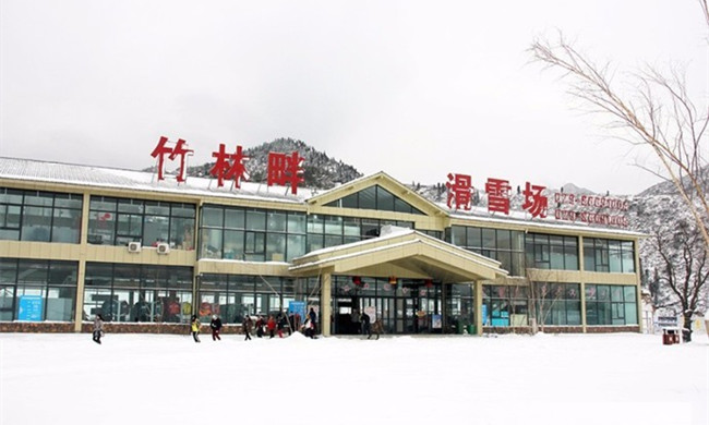 陜西西安藍(lán)田竹林畔滑雪場