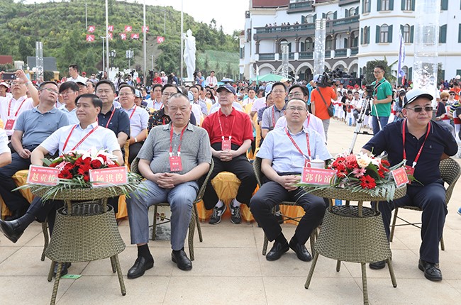 第四屆旅發(fā)會(huì)在關(guān)嶺冰雪小鎮(zhèn)舉行4