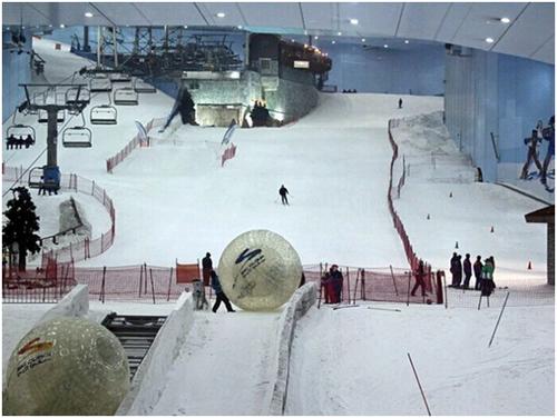 迪拜室內(nèi)滑雪場3