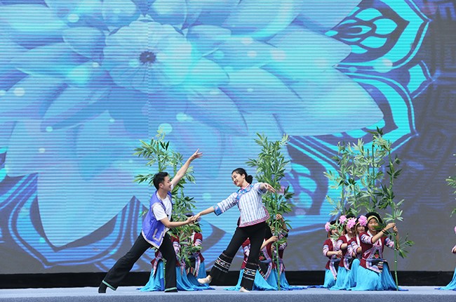 第四屆旅發(fā)會(huì)在關(guān)嶺冰雪小鎮(zhèn)舉行5