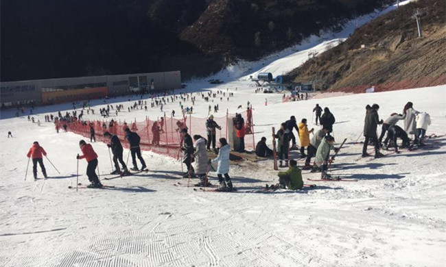 山西晉中烏金山李寧國(guó)際滑雪場(chǎng)