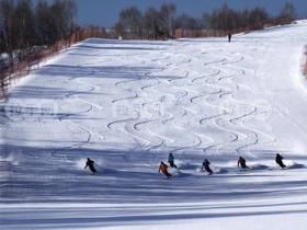 建造一個(gè)人工室外滑雪場(chǎng)需要什么條件？
