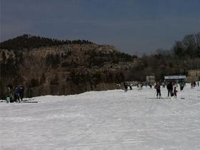 山東濟(jì)南九頂塔滑雪場(chǎng)