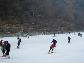河南新鄉(xiāng)萬仙山郭亮滑雪場