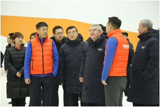 國(guó)際奧委會(huì)主席巴赫蒞臨考察銘星冰雪承建的“全球最大室內(nèi)滑雪場(chǎng)”