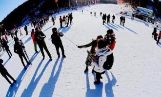 「焦點(diǎn)訪談」燃燒吧冰雪 冰雪運(yùn)動(dòng)“熱”起來(lái)