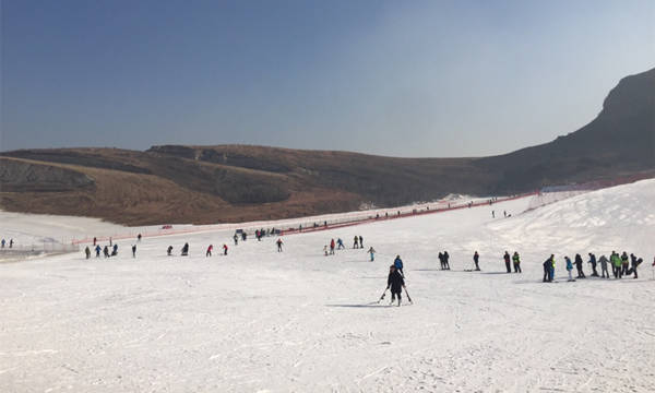 河北唐山玉龍灣滑雪場(chǎng)