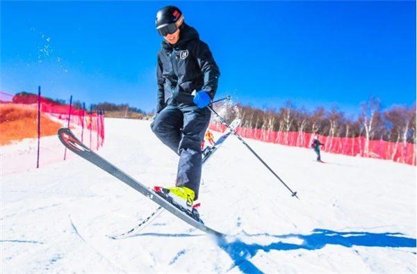 崇禮的太舞小鎮(zhèn)滑雪場迎來2020年開板儀式9