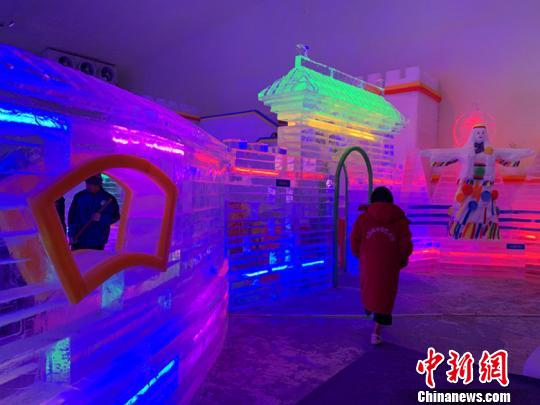 山西長(zhǎng)治通天峽景區(qū)國(guó)際冰雕邀請(qǐng)賽開幕，七彩城冰雪藝術(shù)館正式開園迎客