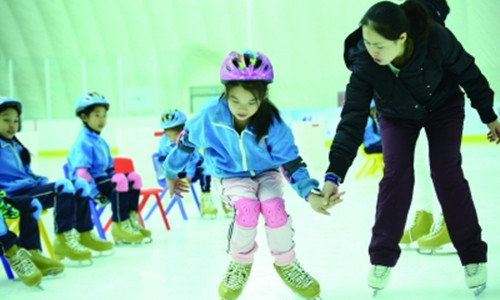 開展冰雪課程教育 培育校園冰雪教師 本市推進(jìn)青少年冰雪運(yùn)動(dòng)普及