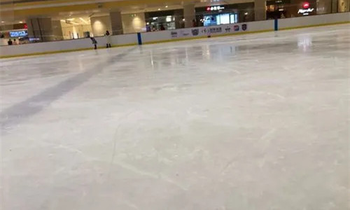滑冰場地