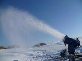 冬季滑雪場應(yīng)當如何采購造雪機設(shè)備