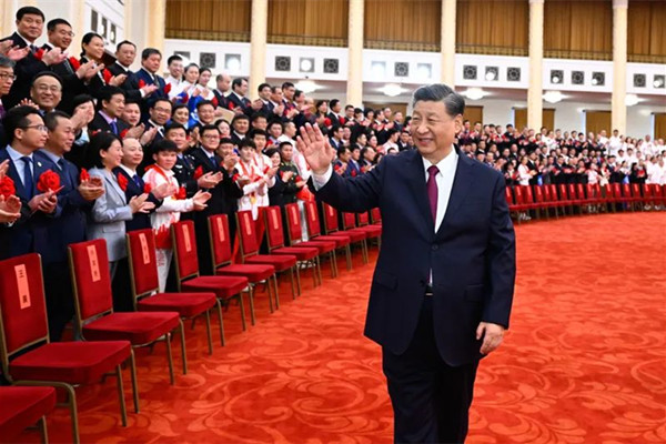 2022年4月8日，北京冬奧會(huì)、冬殘奧會(huì)總結(jié)表彰大會(huì)前，習(xí)近平總書記會(huì)見北京冬奧會(huì)、冬殘奧會(huì)突出貢獻(xiàn)集體代表、突出貢獻(xiàn)個(gè)人和中國體育代表團(tuán)成員。